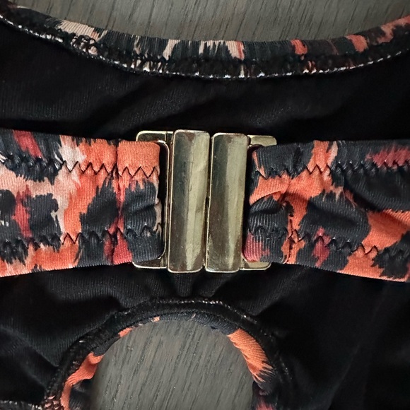 Topshop - Red and Black Leopard print Cutout Swimsuit - size 4 US - Picture 5 of 6